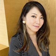 �������q